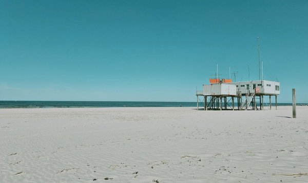 Quelles croisières offrent des randonnées pour découvrir les volcans endormis en Indonésie ?